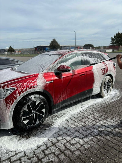 Guide: Sådan Vasker Jeg Min Elbil i Hånden – En Praktisk Fremgangsmåde - GreenGoing