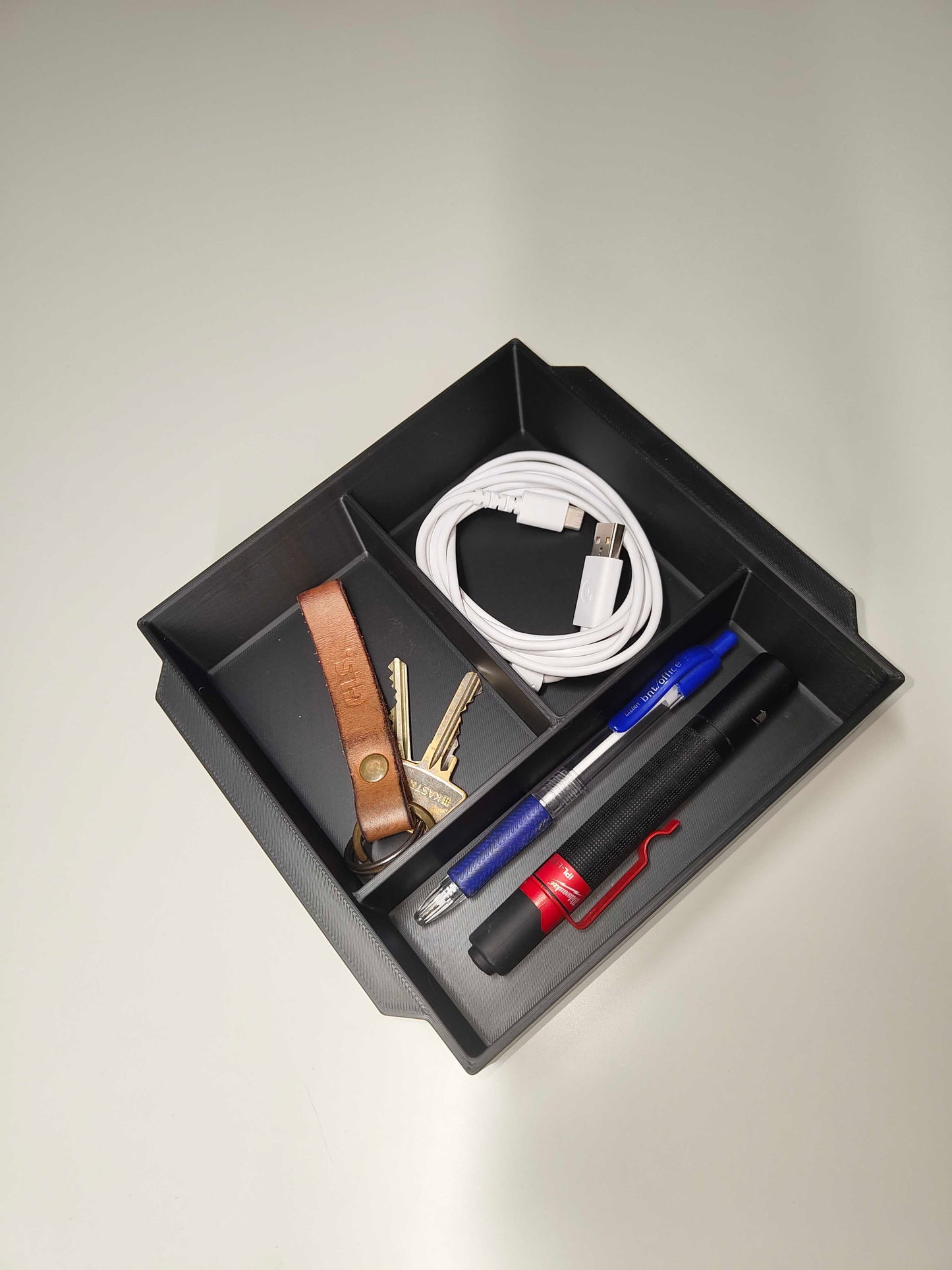 Tesla midter-konsol bakke Highland/Juniper