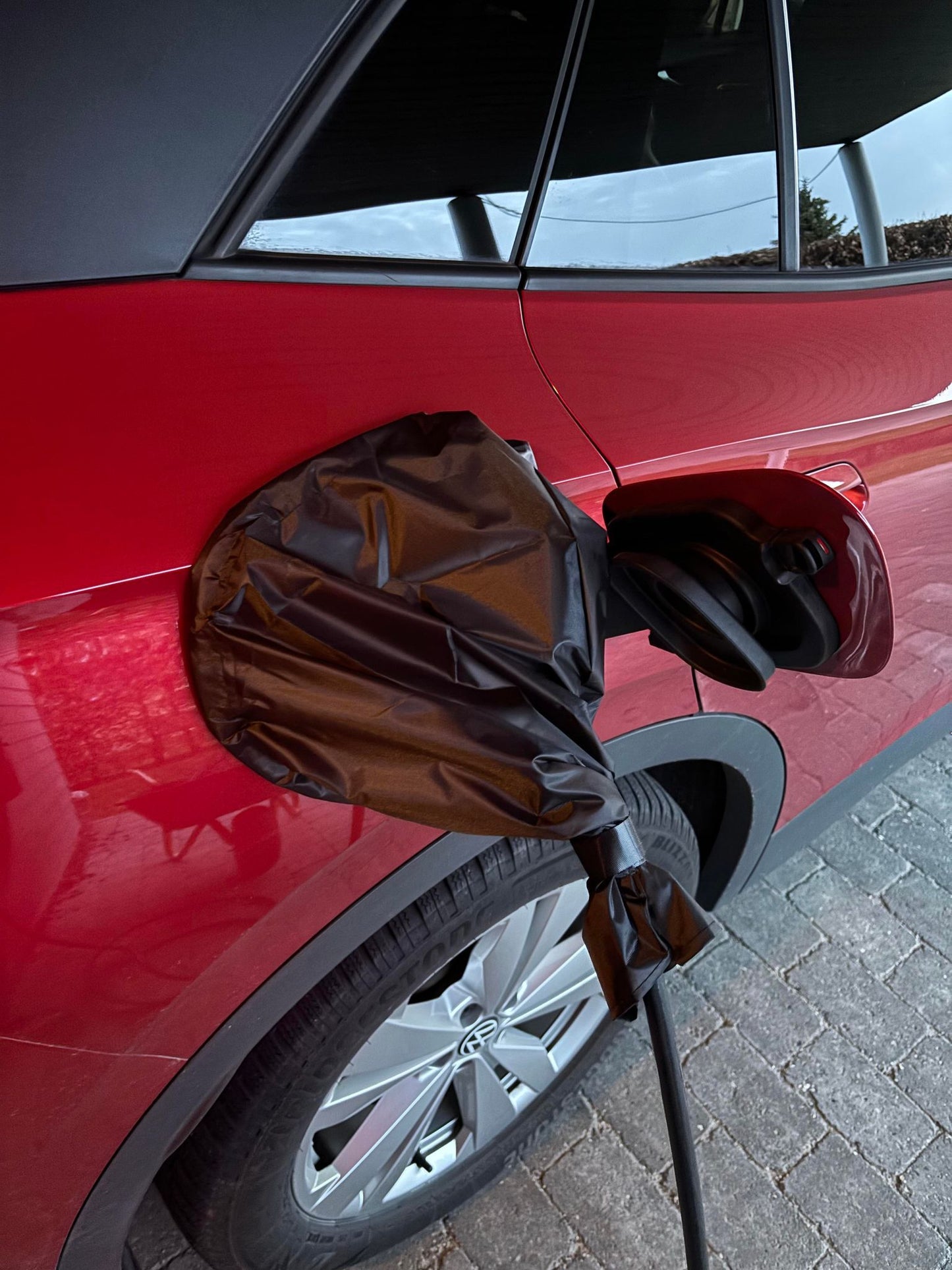 Magnetisk vandtæt beskyttelses cover til ladeport på elbiler