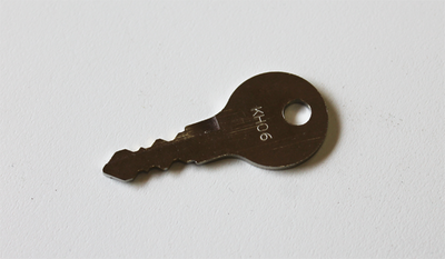 BUZZ KEY NR KH04 NØGLE VED TRÆKLÅS