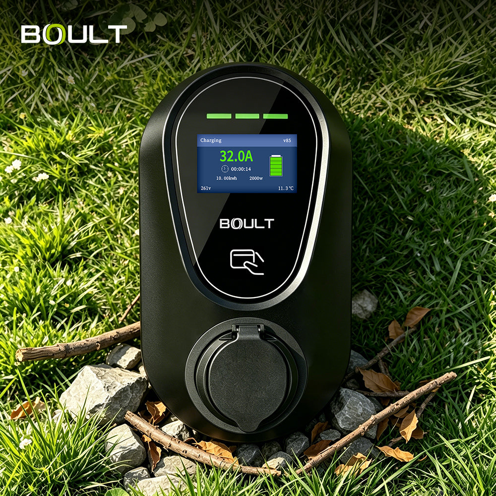 Boult DP05 ladeboks med 4,3 tommer display i haven