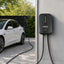 Chargr WP18 ladeboks lader en hvid Tesla i indkørslen