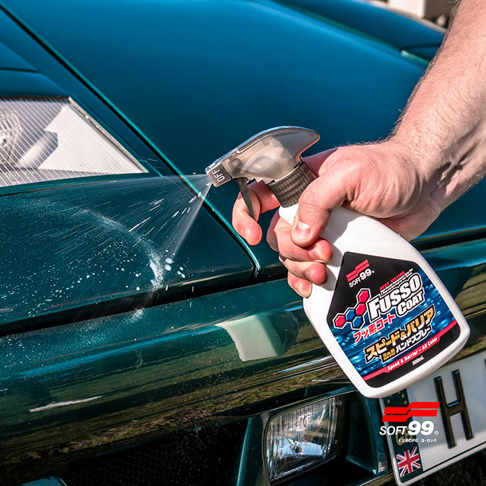 Soft99 Fusso Coat Speed & Barrier sprayes på motorhjelmen